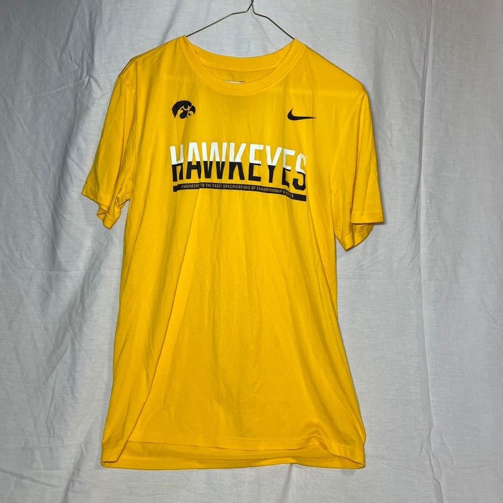 Iowa Hawkeyes T-Shirt (Size M)